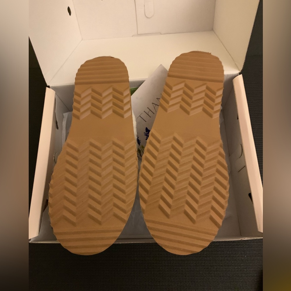 Cozy and super soft, Alter’d State slippers. Great Holiday gift! - Picture 6 of 6